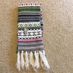 Women’s Wet Seal wrap around scarf